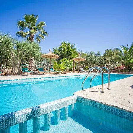 Pina Hotel *